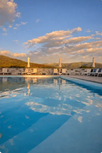 Piscine extérieure de l’Hôtel Résidence A Torra à Vescovato, près de Bastia