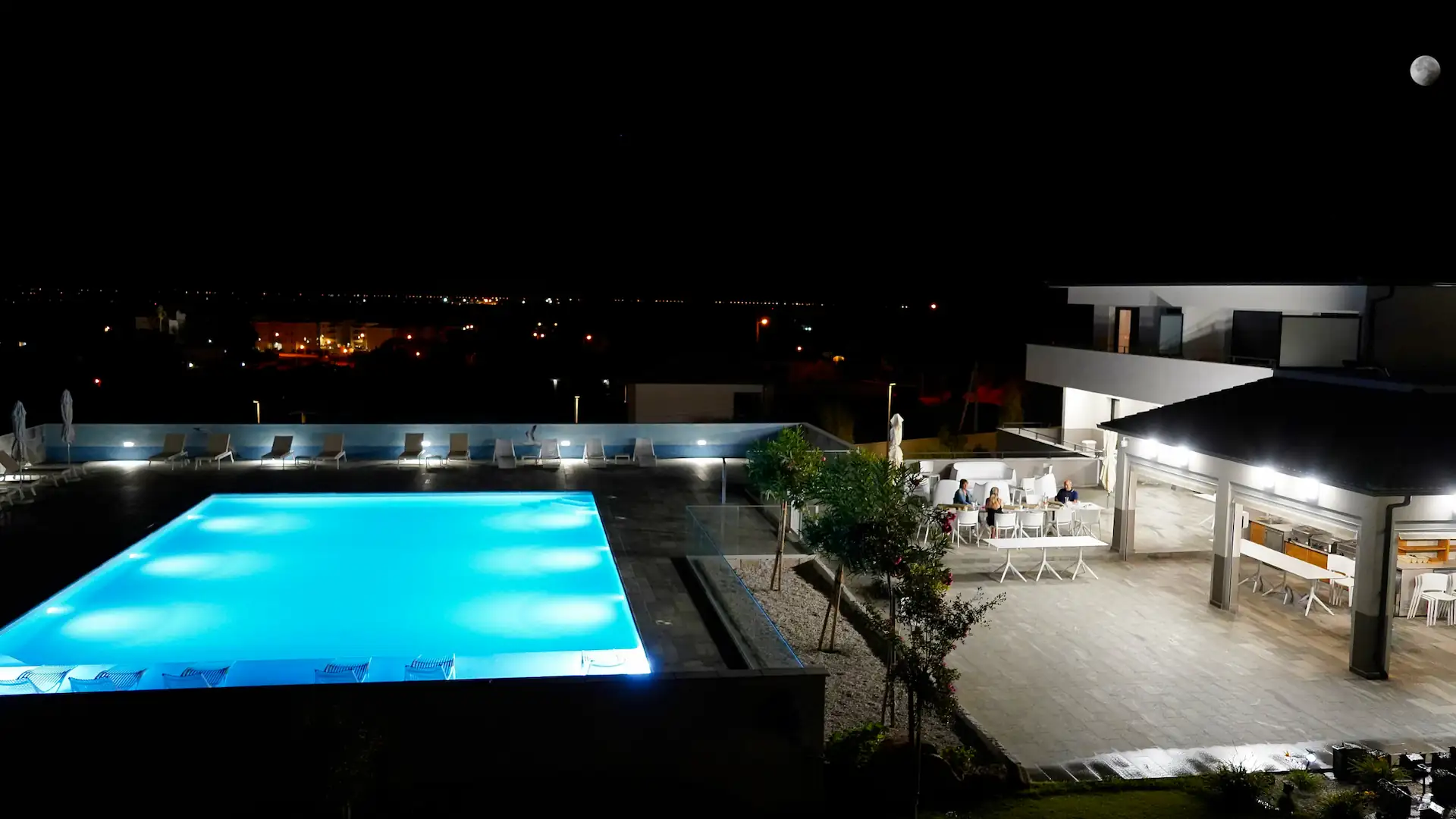 Piscine de nuit de l’Hôtel Résidence A Torra à Vescovato près de Bastia