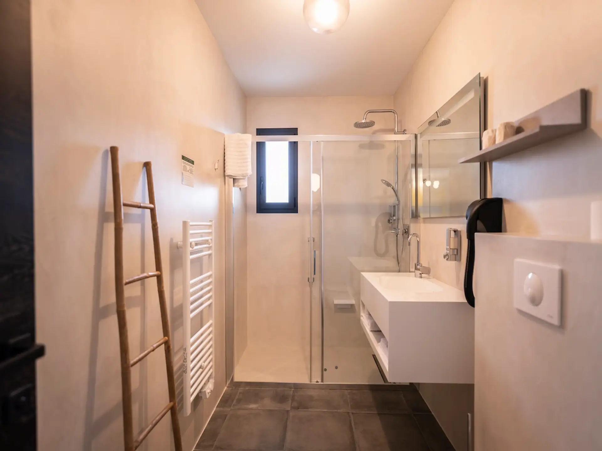 Chambre avec lit double 160x200 appartement T2 Supérieur près de Bastia