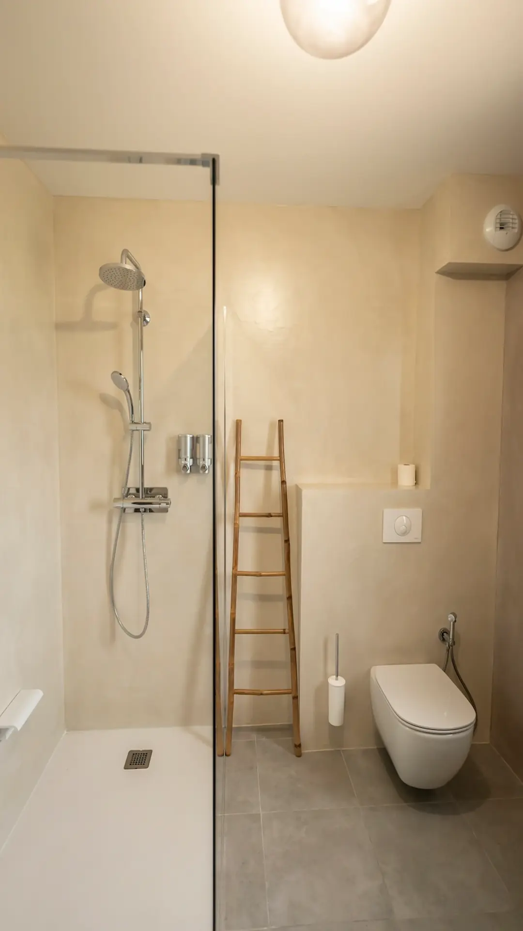 Salle de bain avec douche italienne appartement T3 à Vescovato près de Bastia
